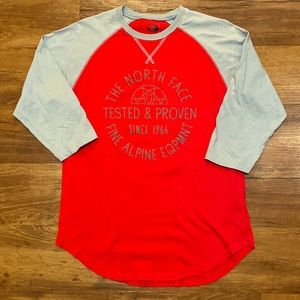 Men’s three-quarter Lanks gray and red T-shirt from the North Face